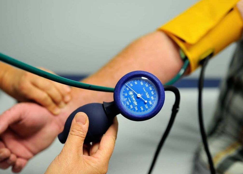 Se você tem hipertensão, precisa medir sua pressão arterial de maneira correta e regular. 